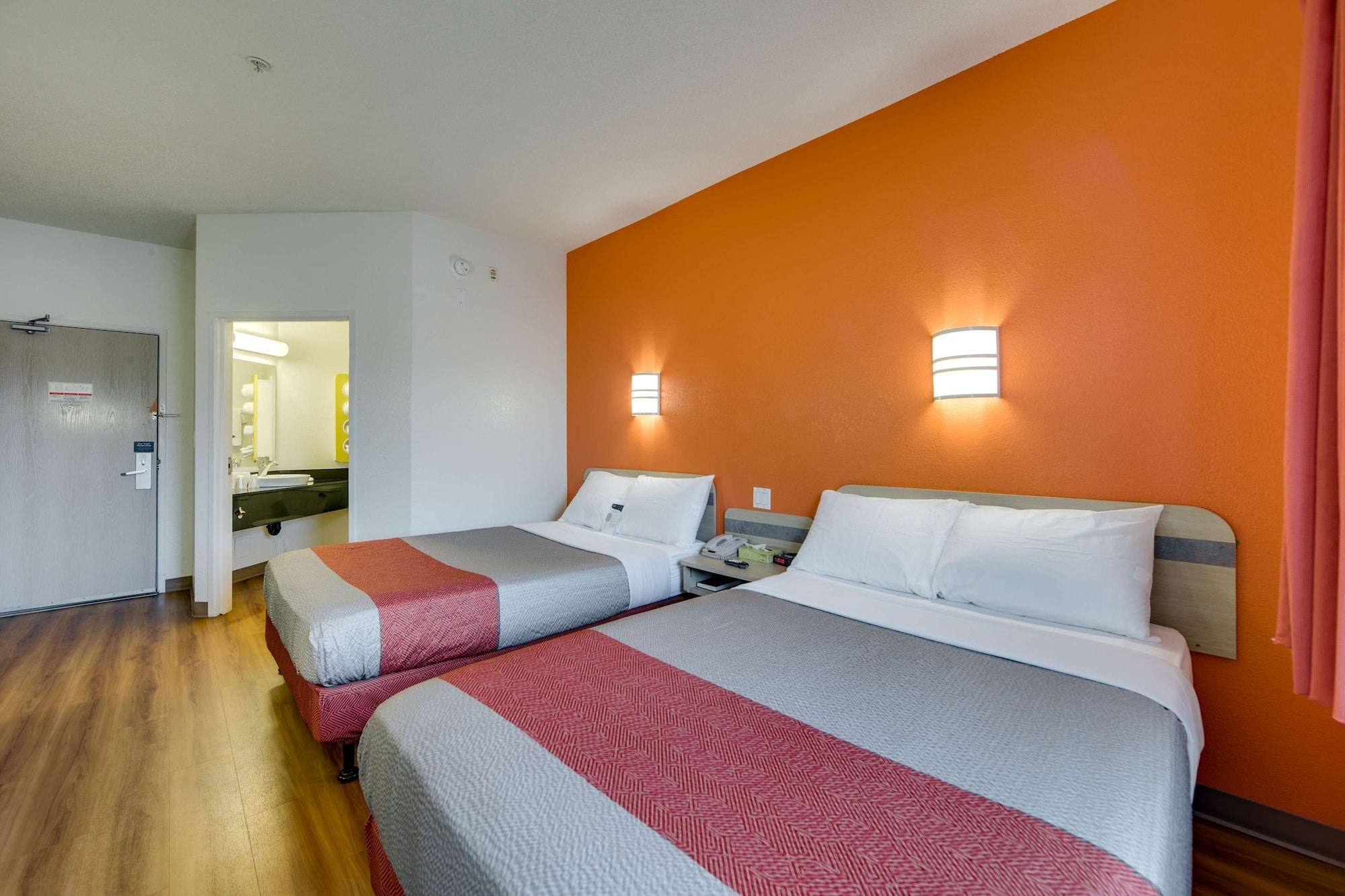6-brampton, On - Toronto Hotel