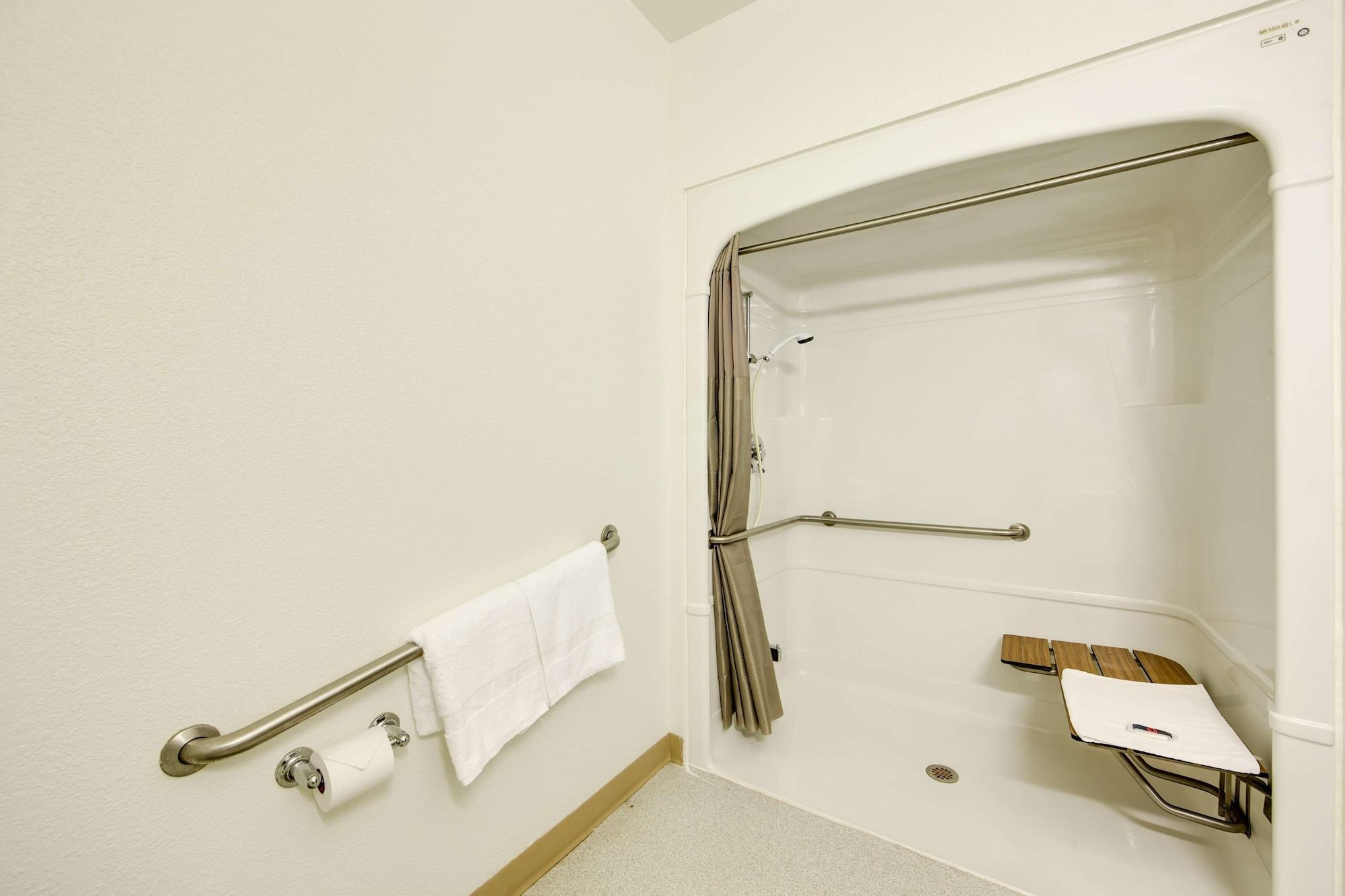 Hotel 6-brampton, On - Toronto 2*
