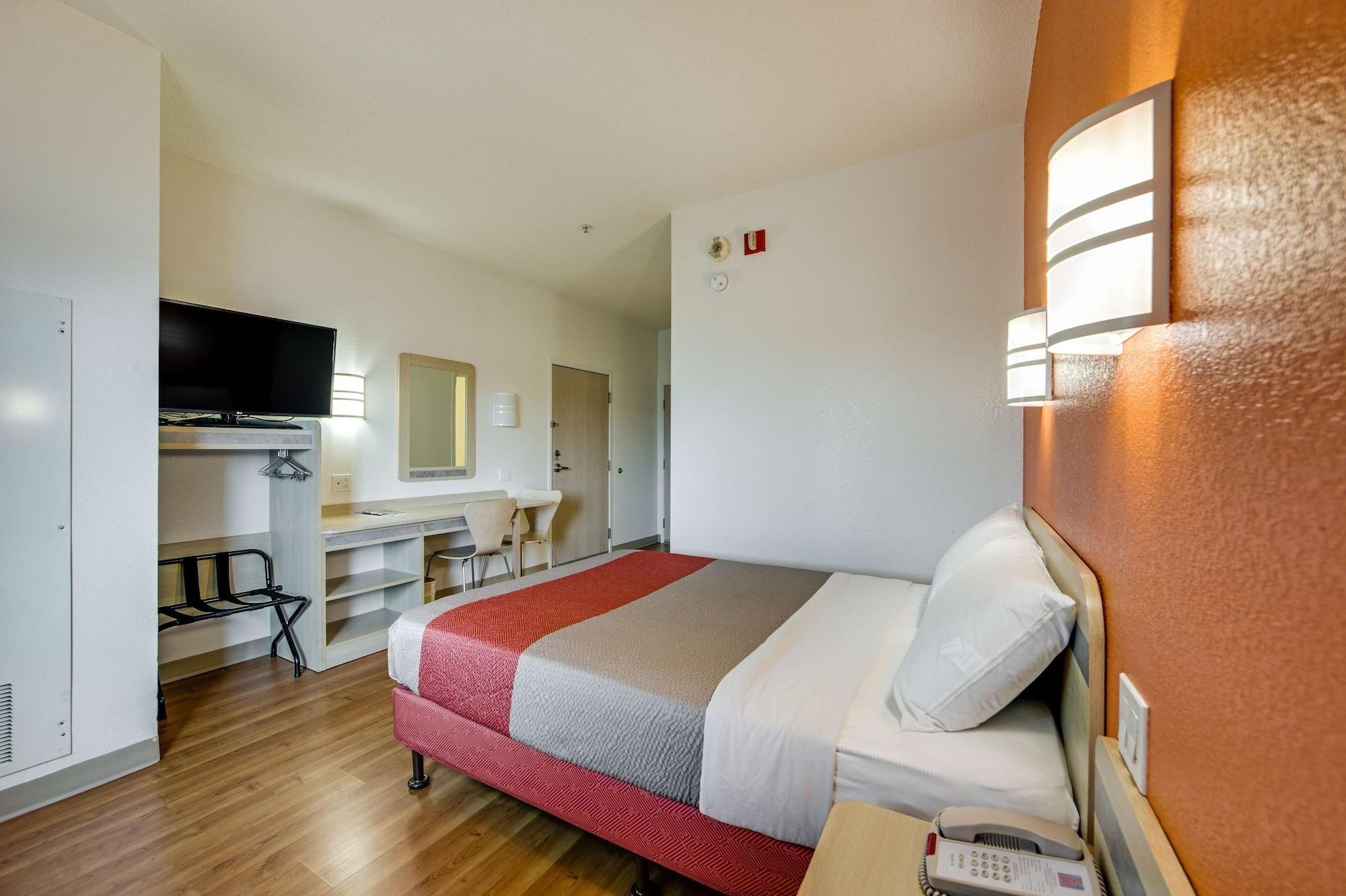 Hotel 6-brampton, On - Toronto 2*