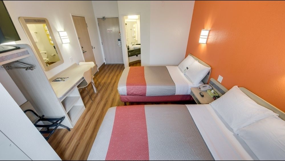 6-brampton, On - Toronto Hotel