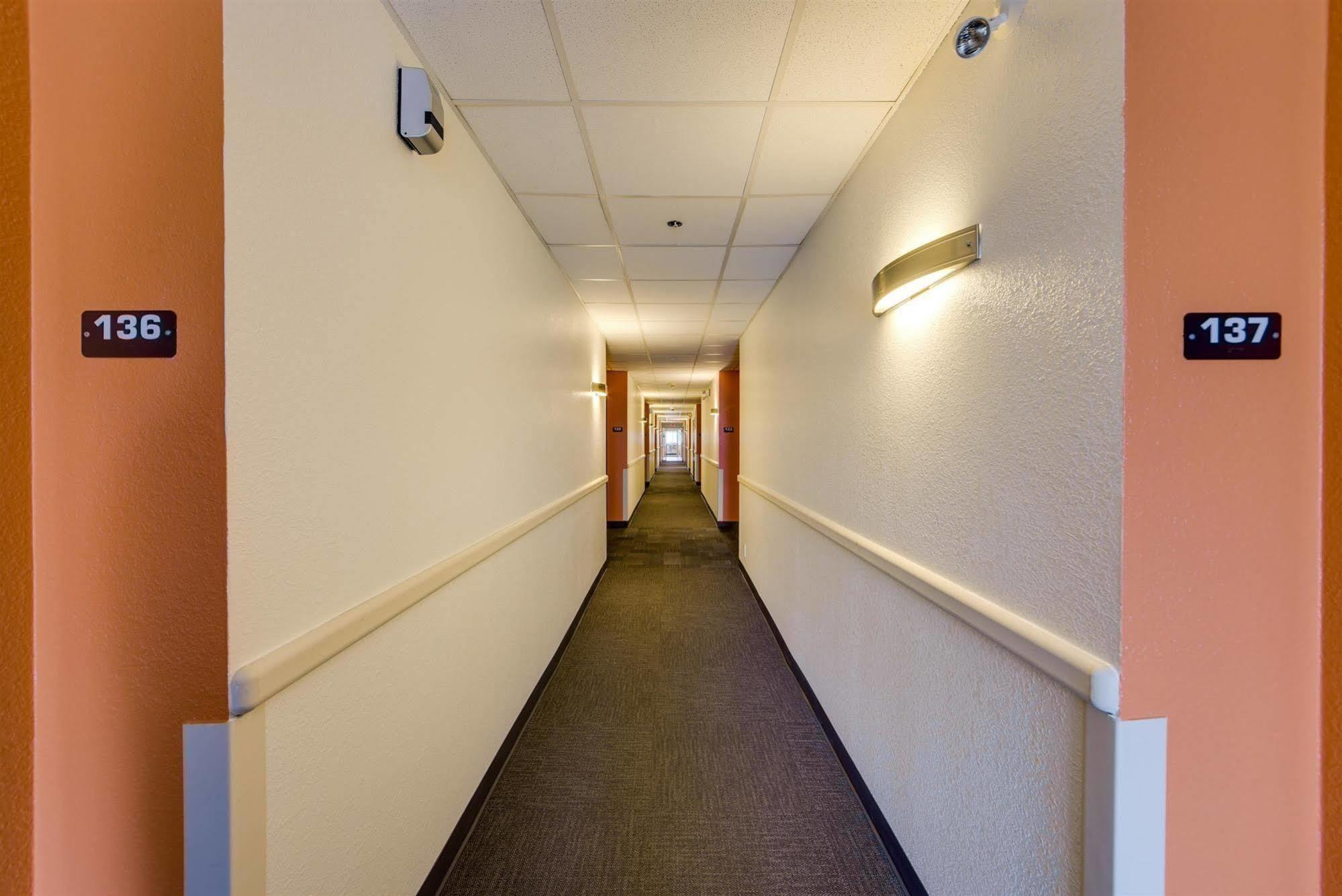 Hotel 6-brampton, On - Toronto Brampton