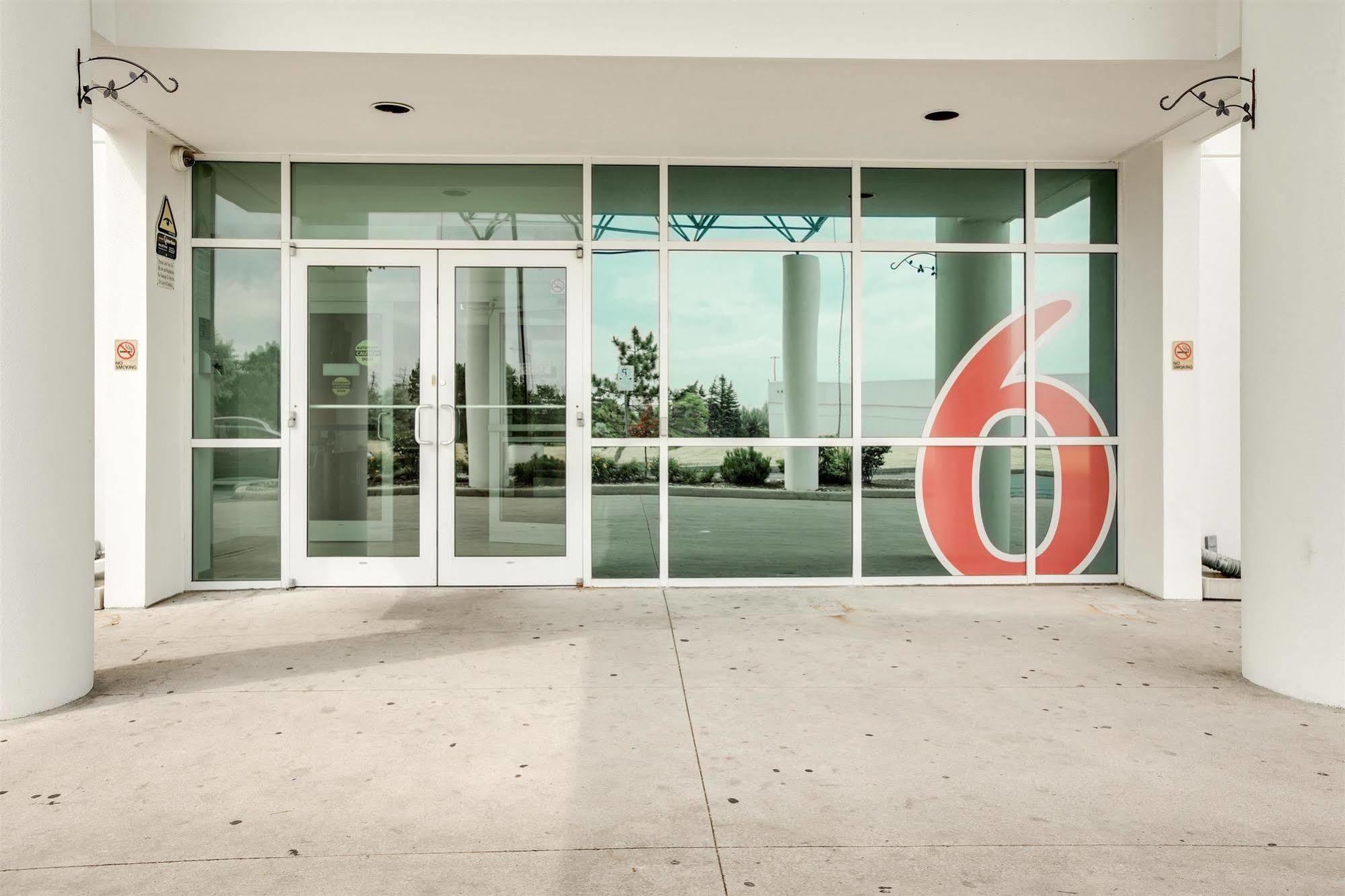 Hotel 6-brampton, On - Toronto Brampton